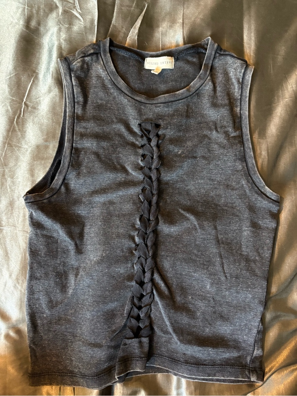 Buckle top